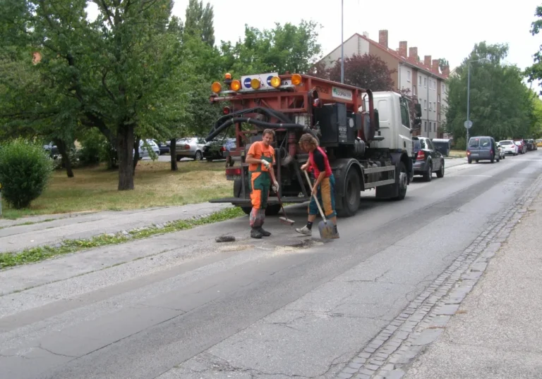Oprava výtlkov na hlavných komunikáciách